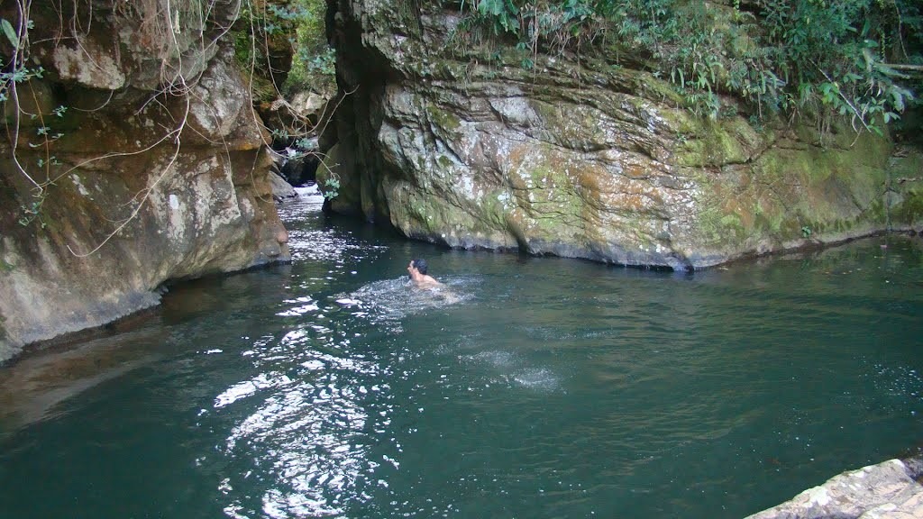 poço do boqueira com água cristalinas em Lapinha da Serra